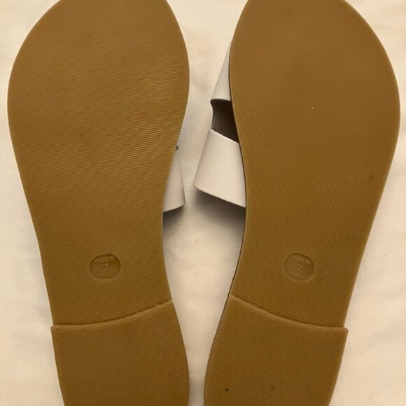 NWT White Grecian Madden Sandals - Picture 6 of 9
